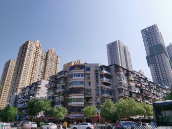 灌云县住建局启动春季绿化养护 提升绿化效果