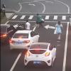 后座兒童掉落車外 私家車壓實線擋車流救援 ...